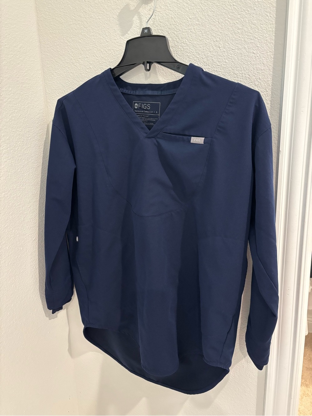 FIGS Women’s Halle Longsleeve V-Neck Tunic Scrub Top - size Small - Navy